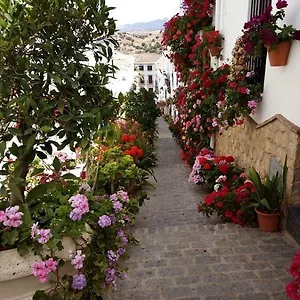 Casa De Flores - A Picture Perfect Location! Сasa de vacaciones El Gastor